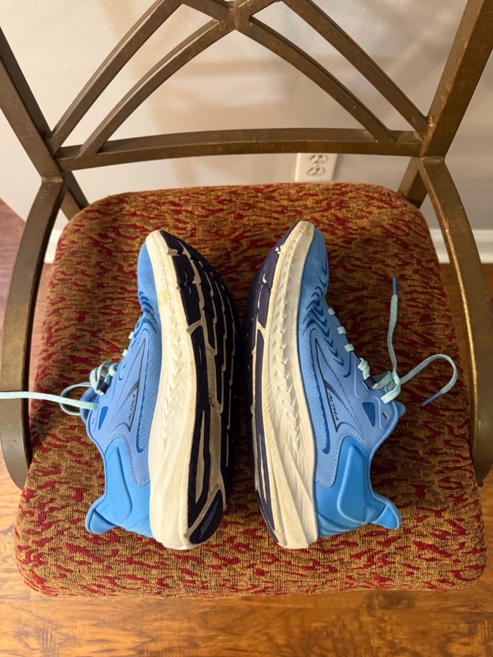 Altra Torin 7 - size 10 wide - Picture 3 of 10